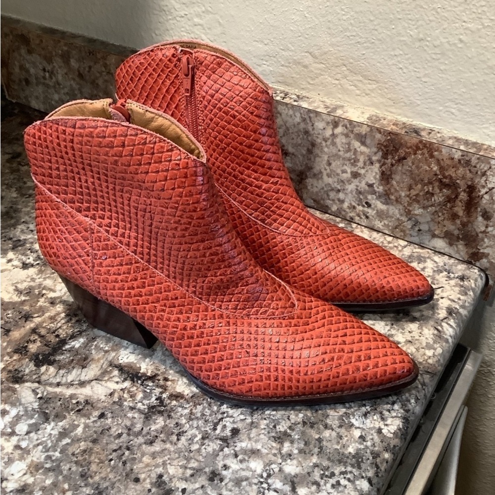 Sheryl Crow boots